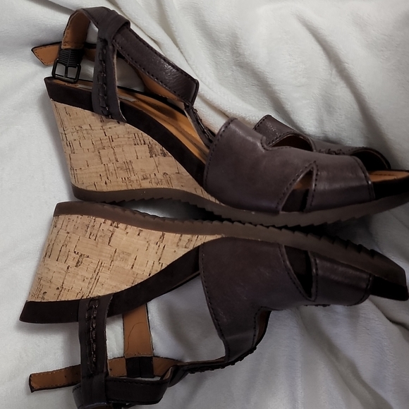 George Respira Tan Sandles - Picture 2 of 4